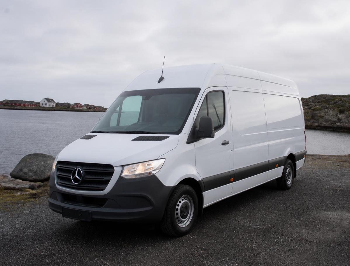 TransportBs Mercedes-Benz Sprinter som brukes til flytting og transport i Agder